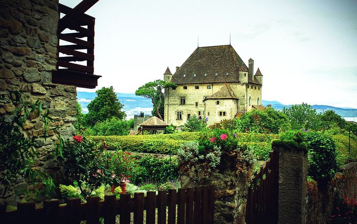 15 amazing non-touristy places to discover each country’s national character