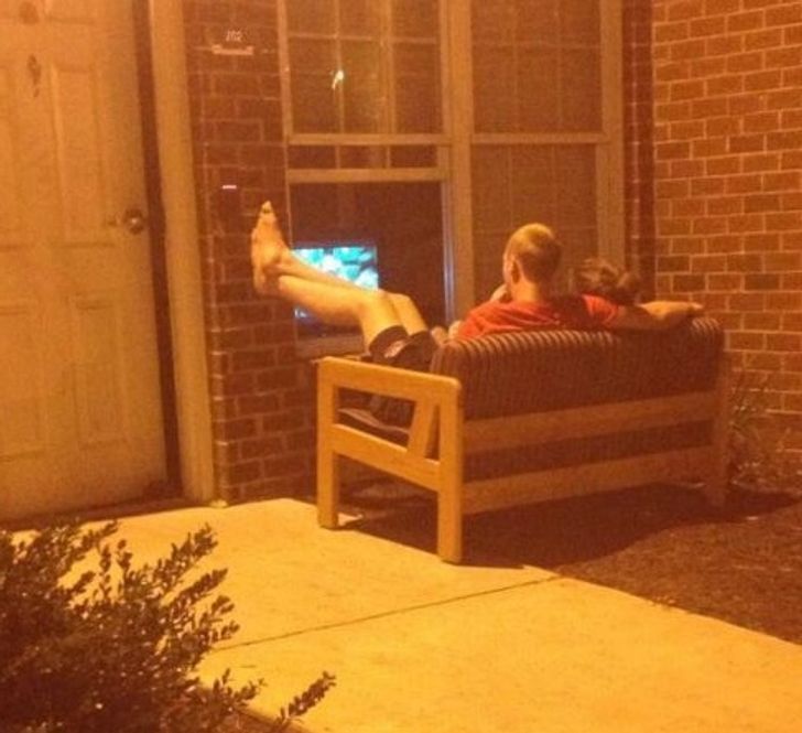 20+ Things That Crush Common Sense Into Bits and Pieces
