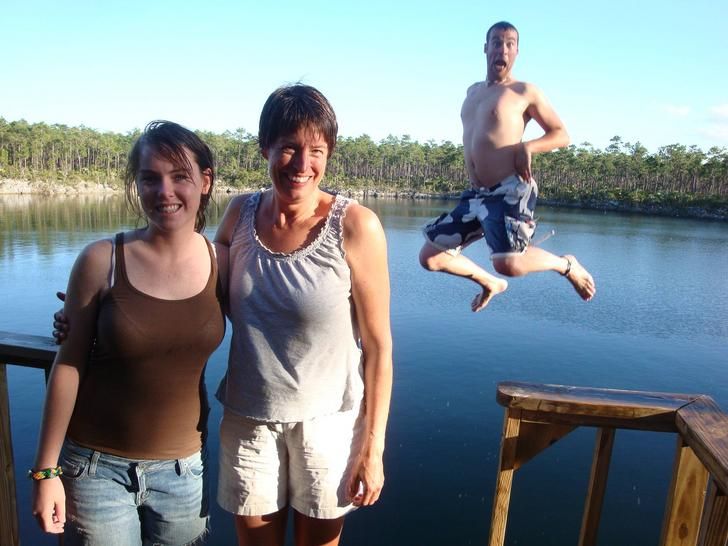 20+ Strangers Who Busted Into Other People’s Photos and Made Them Even Better