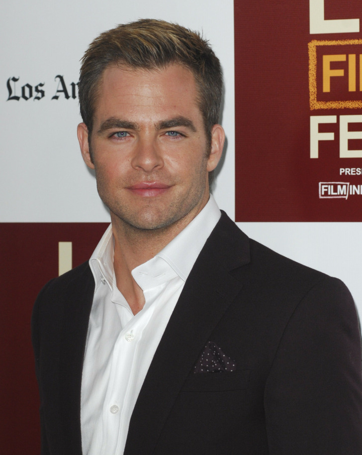 Chris Pine Embraced His Grey Hair With a New Short Haircut, and He Looks  More Confident Than Ever