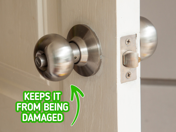 Here’s Why It’s a Good Idea to Wrap Your Doorknob With Foil