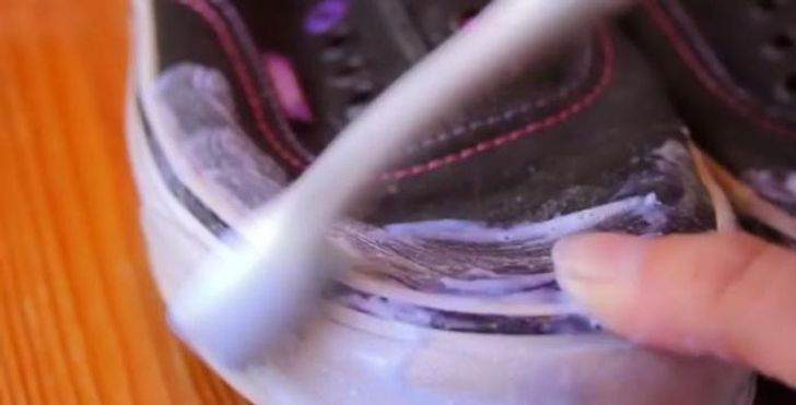 21 Simple Tricks to Keep Your Clothes and Shoes in Perfect Condition