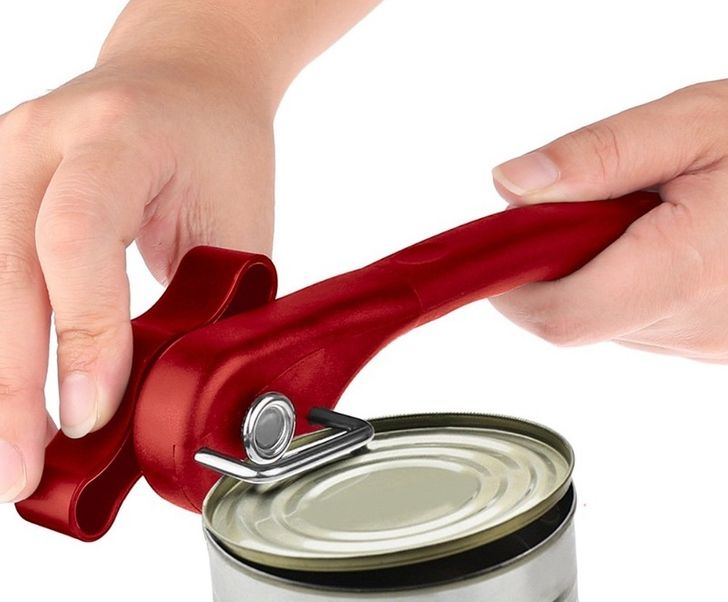 Student invents genius kitchen gadget to help people with 1 arm