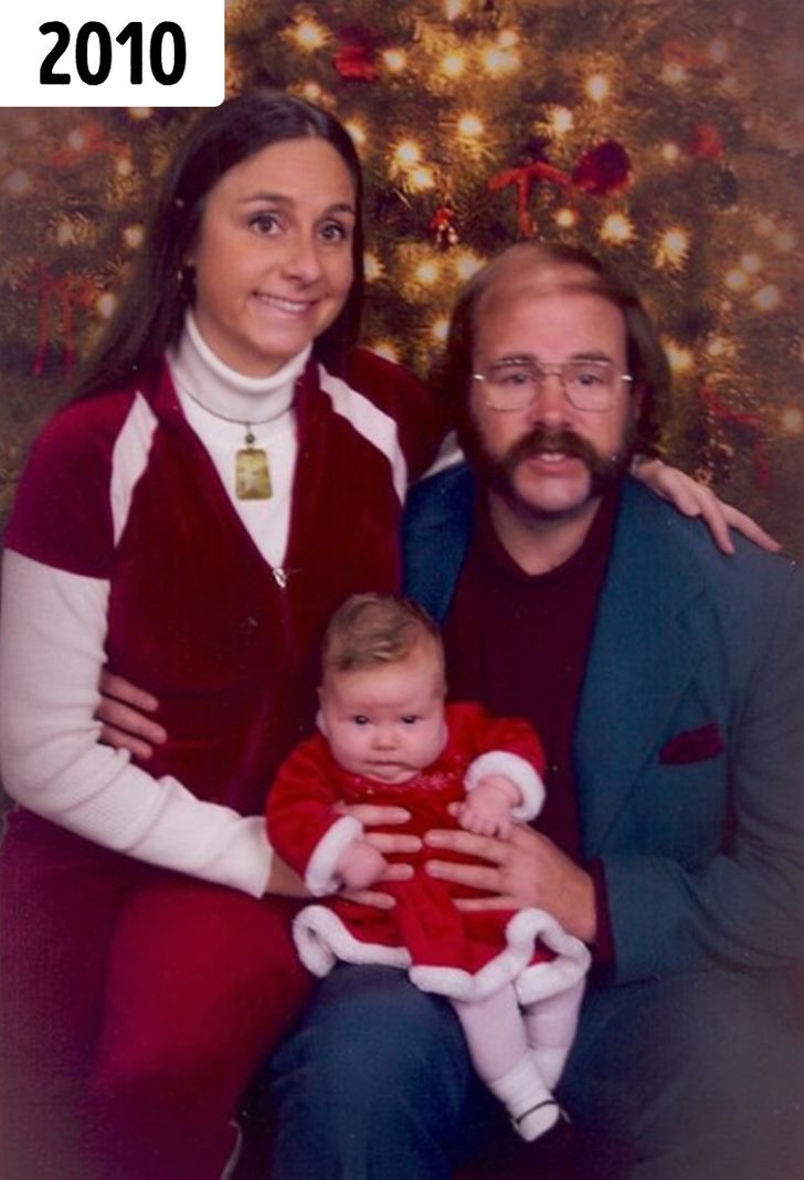 Bergerons 2022 Christmas Card A Family Makes Goofy Christmas Cards For 17 Years, And It Gets Better Every  Time / Bright Side
