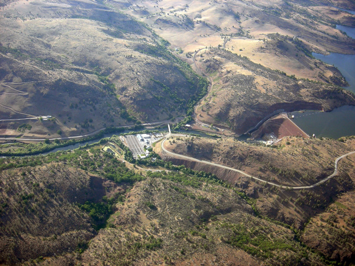 Iron Gate Dam and its reservoir on the Klamath, 2009