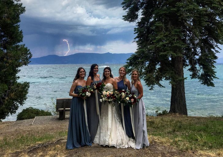 24 Cases Where a Wedding Photographer Captured Something Unexpected