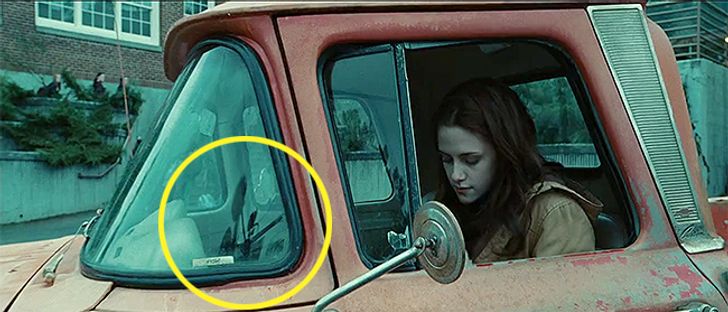 18 Unforgivable Movie Mistakes You Probably Never Noticed