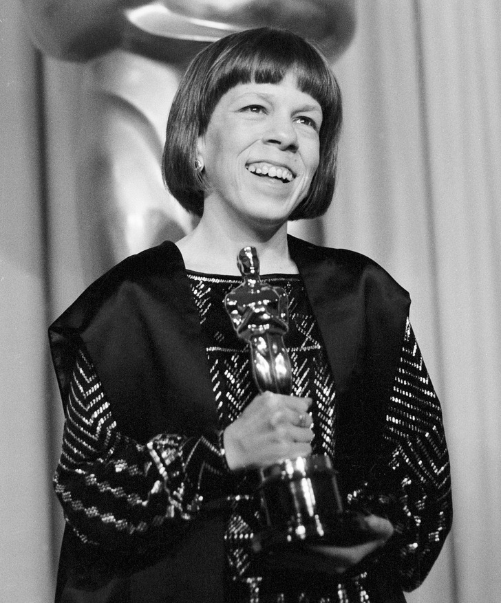 How Linda Hunt Managed to Become a Hollywood Success Despite Her Disability