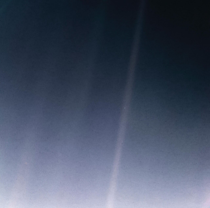The Pale Blue Dot, Voyager 1, Feb. 14, 1990 (2020 version)