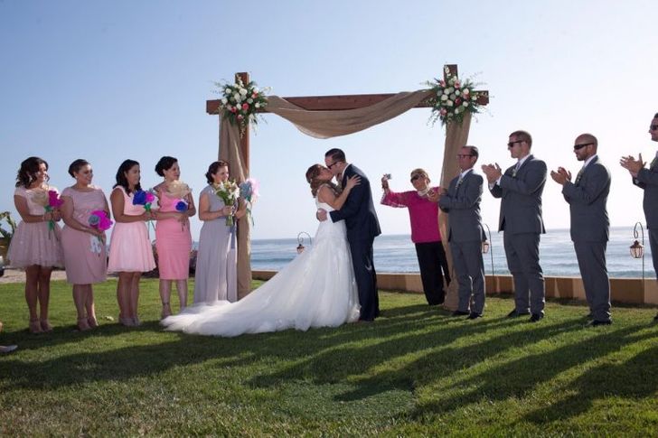 24 Cases Where a Wedding Photographer Captured Something Unexpected