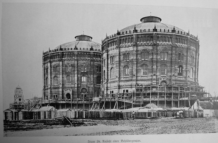 1901: the gas holders