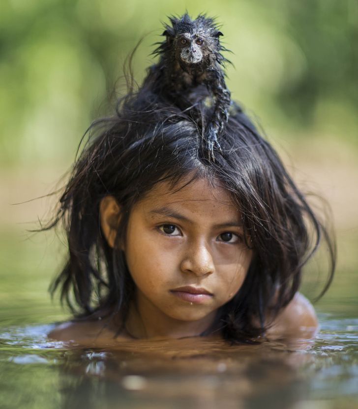 25 Stirring Shots in “National Geographic” That Make Time Stop
