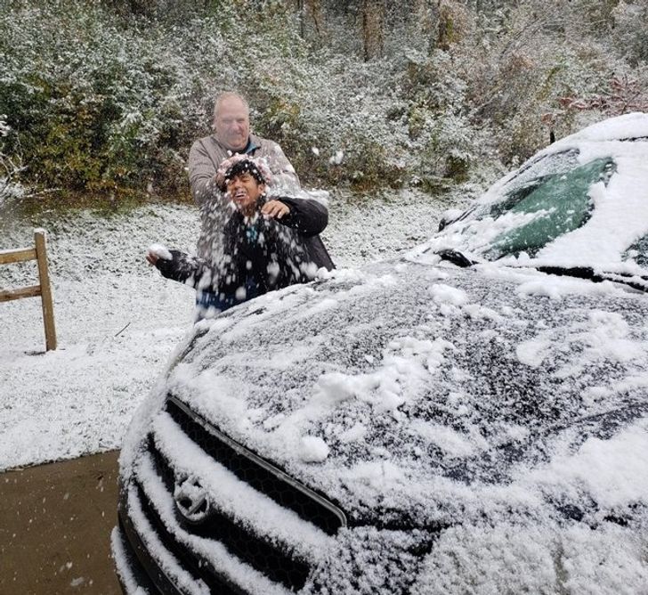 28 Icy Photos Proving Winter Is Not for the Faint-Hearted