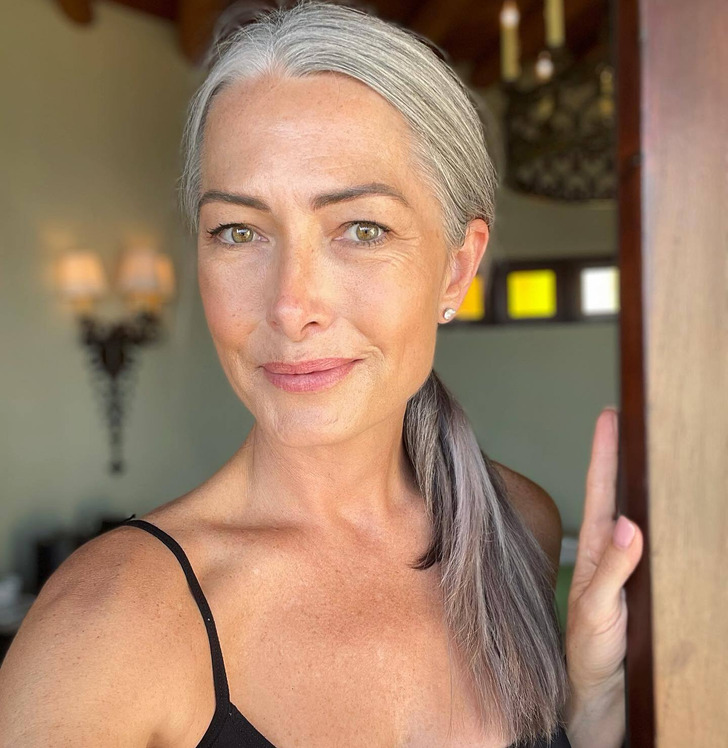 “gray Never Equals Old ” A Model Luisa Dunn Ditches Hair Dye And Inspires People To Love Their