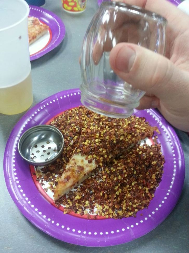 23 Photos Showing That Sometimes the Whole World Is Against You