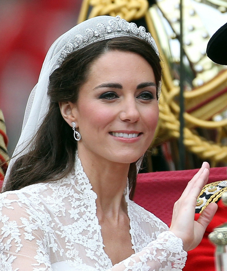 15 Astonishing Royal Tiaras We Wish We Could Hold, Even if Only for a ...