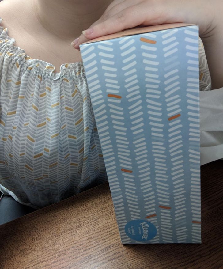 27 Perfect Coincidences That Were Luckily Captured on Camera