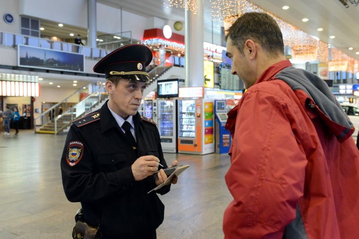 9 arsyet pse personeli i aeroportit di shumë më tepër për ne nga sa mendojmë