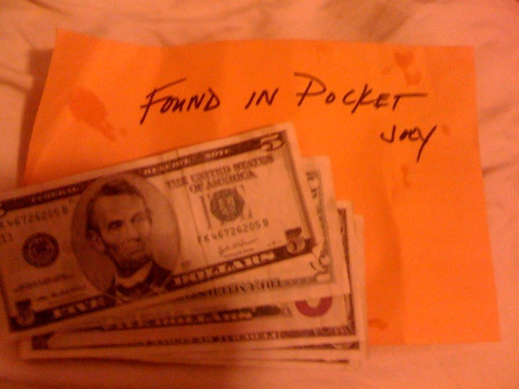 A Wash-and-Fold Worker Returned the Cash a Customer Forgot in the Laundry, With a Note
