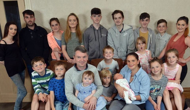 Meet the 48-Year-Old Woman With 22 Biological Kids