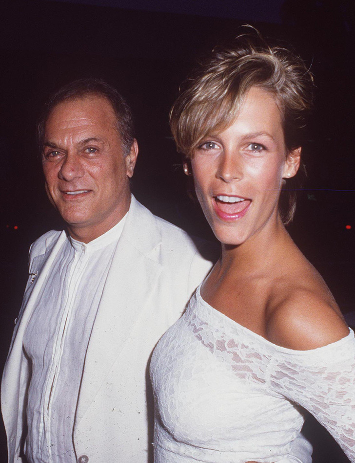 Jamie Lee Curtis Dedicated Her Oscar Win To Her Parents In An Emotional Jamie Lee Curtis Dedicated Her Oscar Win To Her Parents In An Emotional