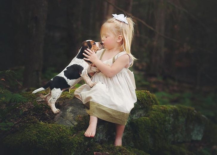 Fotograf zachytáva deti maznanie so zvieratami a je to najčistejšia vec, akú sme kedy videli