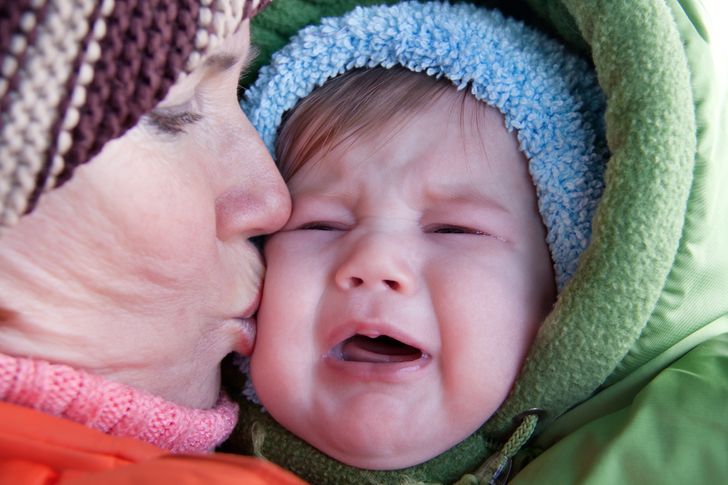 People Online Debate Why Grandparents Should Ask Permission to Kiss and Hug Their Grandkids