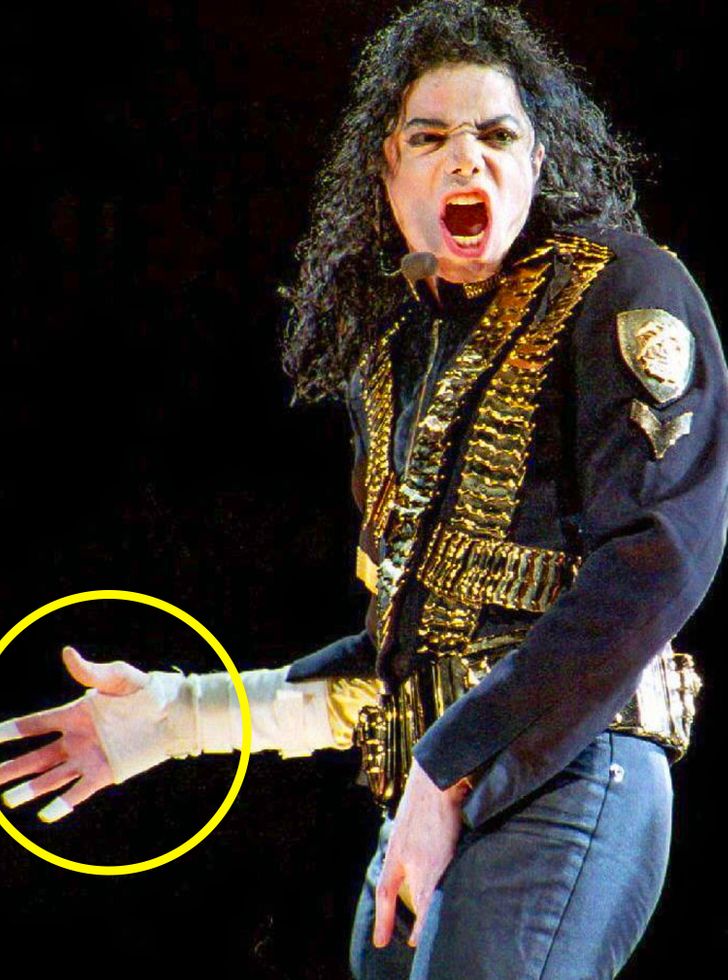 10 Details in Michael Jackson's Costumes That Were a Mystery to Us for a  Long Time / Bright Side