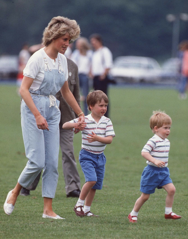 25+ Sweet Throwback Photos That Show Our Favorite Royals as Kids and ...