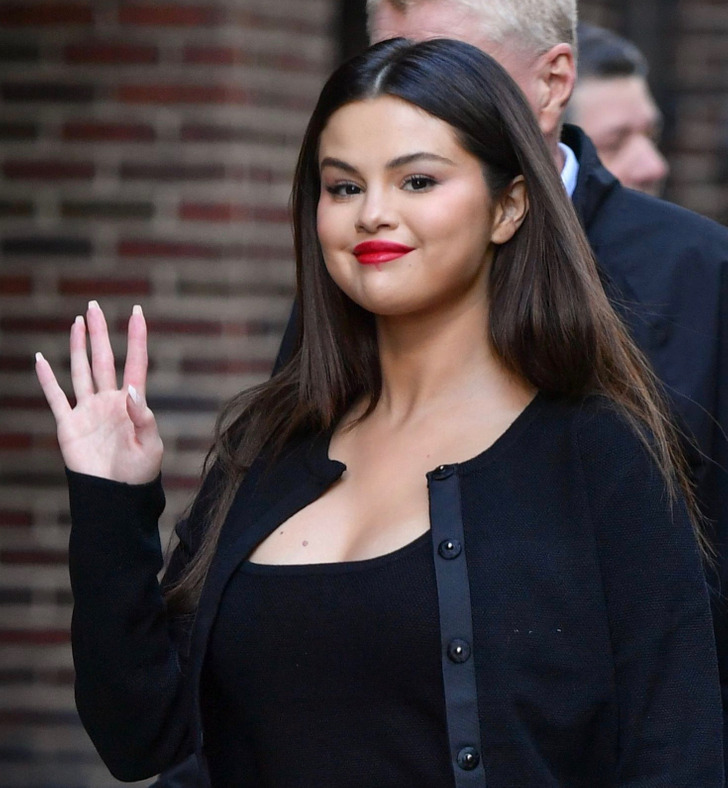“I Am Perfect the Way I Am,” Selena Gomez Embraces Her Body Shape and Decides to Not Glorify Beauty Standards
