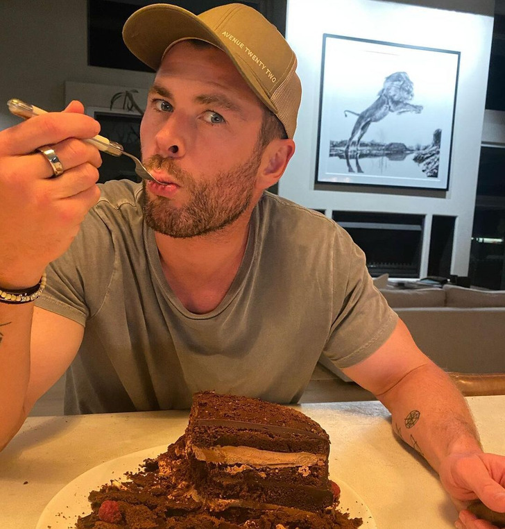 Chris Hemsworth Ate Like a Superhero for the Marvel Movies (And 10