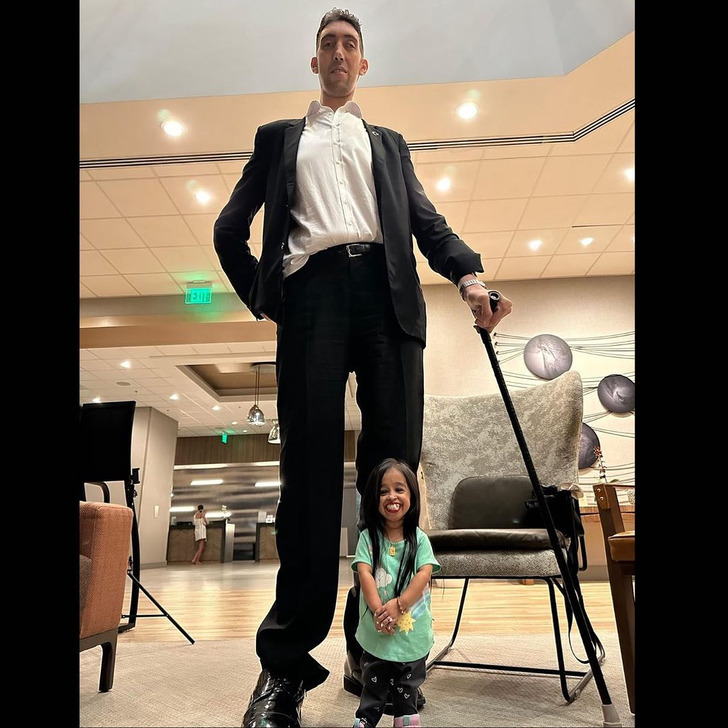 World s Shortest Woman And Tallest Man Reunite And Their Height 