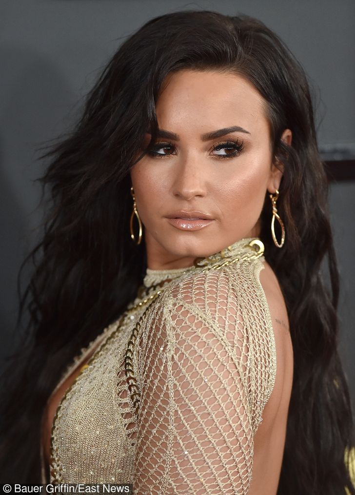 11 të famshëm që nuk do t’i njihni kurrë pa grim