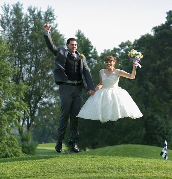 24 Cases Where a Wedding Photographer Captured Something Unexpected