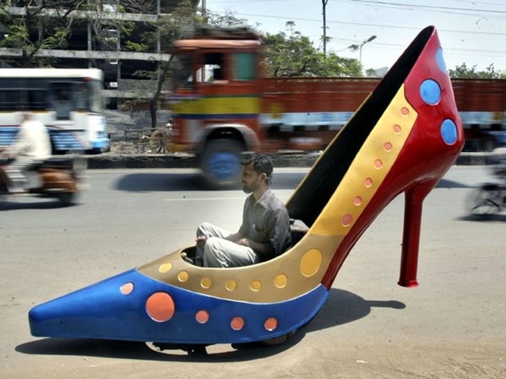 19 People Who Surprised Us With Their Ridiculous Choice of Transportation