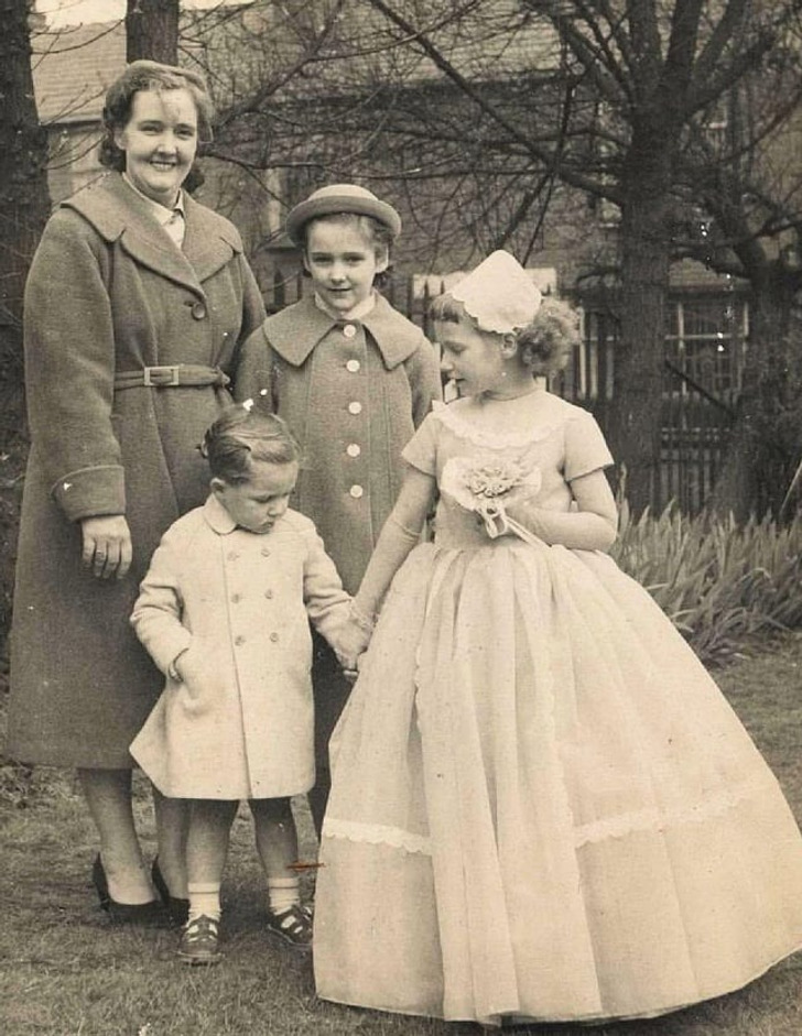 4edfff532cb1079e0c5855d056 20+ Heartwarming Photos That Feel Like a Trip to Our Moms’ and Grandmas’ Childhood / Bright Side