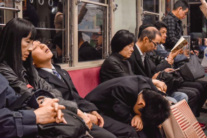 14 Things That Help the Japanese Spot a Foreigner in the Crowd Right Away