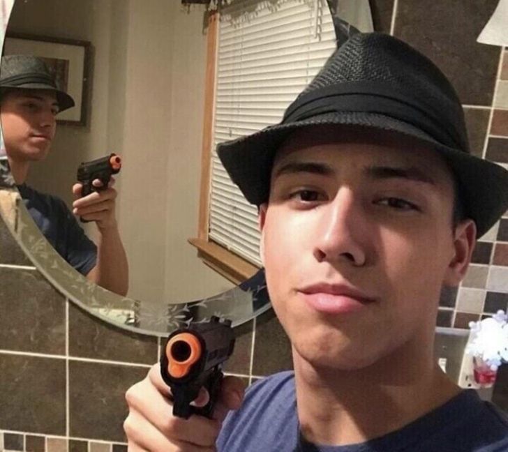 22 foto absurde ku gjithçka duket e gabuar