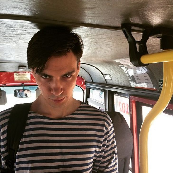 14 Awkward Situations That Every Tall Person Will Recognize