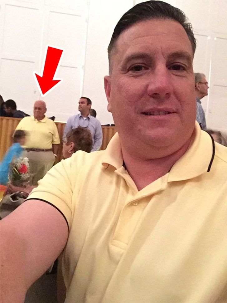 22 Times People Tried to Take Selfies and Failed Dramatically