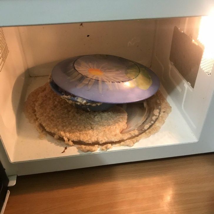 25 Unexpected Photos Showing That Sometimes Everything Goes Against You