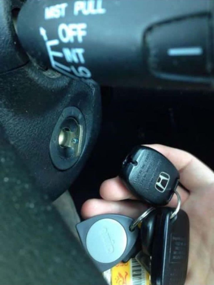 23 Photos Showing That Sometimes the Whole World Is Against You