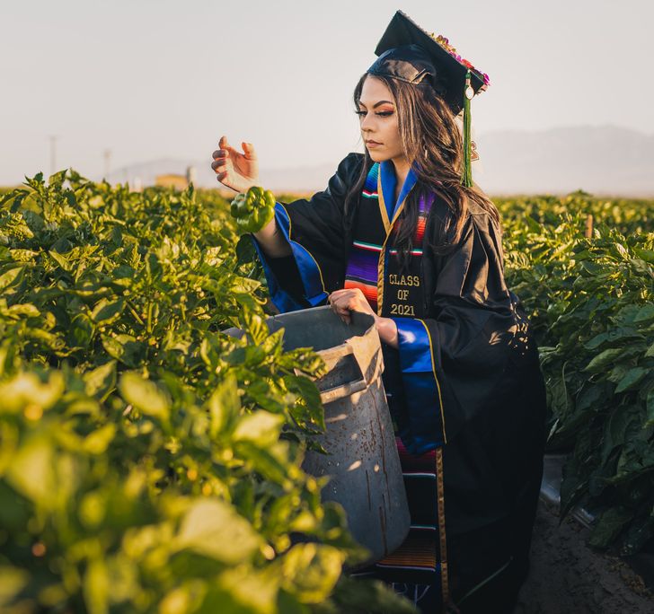 A Student Took Graduation Pics in the Field Where Her Parents Work to Remind Us That Hard Work Always Pays Off