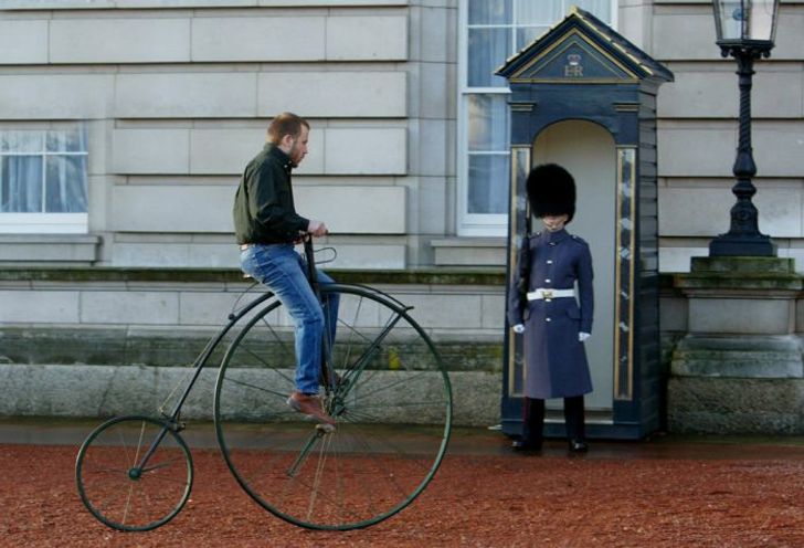 19 People Who Surprised Us With Their Ridiculous Choice of Transportation