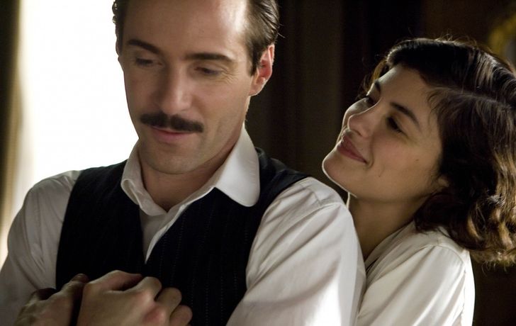 9 Real-Life Love Stories That Featured in Movies