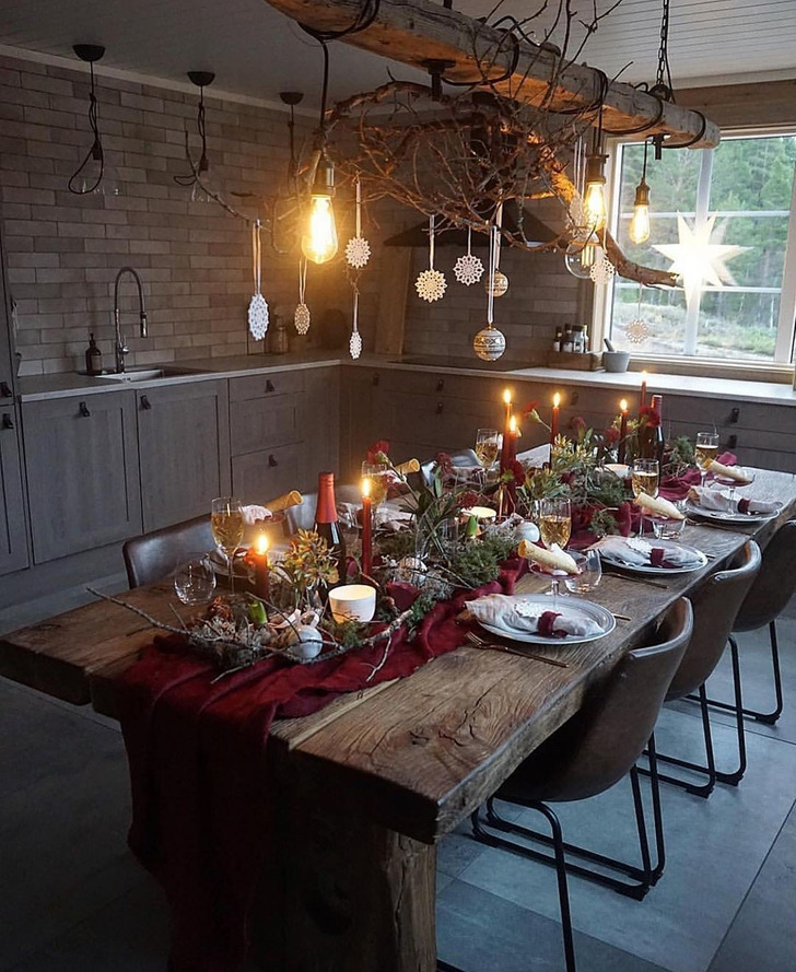 Candles at Different Heights Instead of One Big Centerpiece