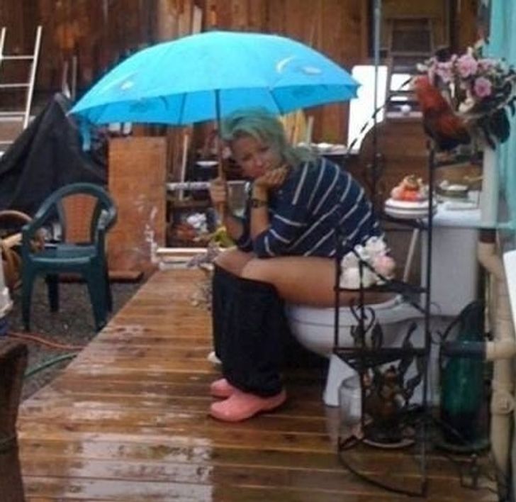 21 Photos That Are Literally Screaming for Help