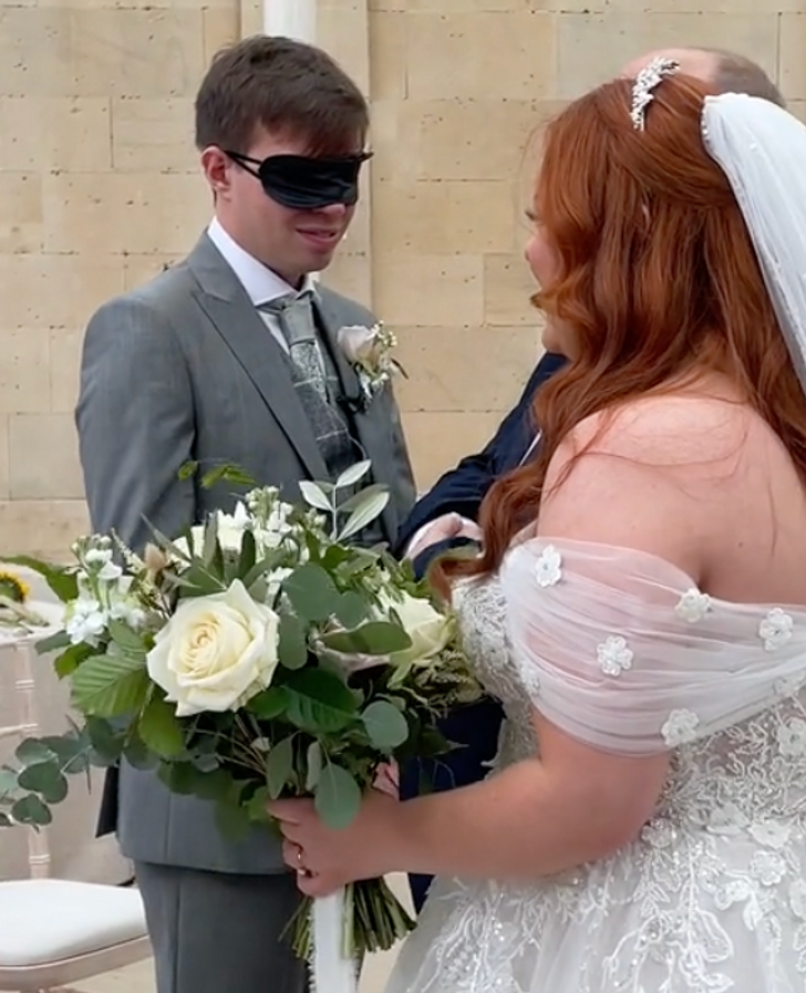 Why this blind bride had her guests wear blindfolds during her