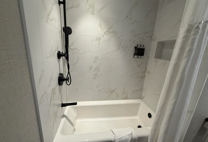 0da19d5cb2a6bf91513fca9349 15+ Hotel Design Choices That Left Guests Dumbfounded / Bright Side