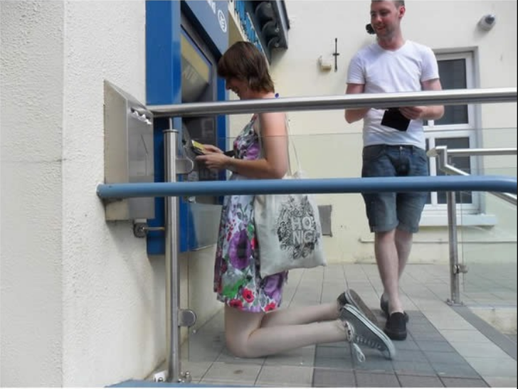 14 Awkward Situations That Every Tall Person Will Recognize